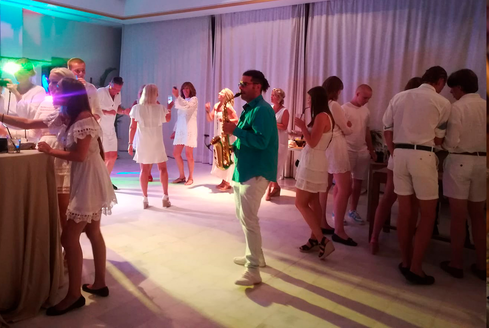 Músico saxofonista para bodas en málaga