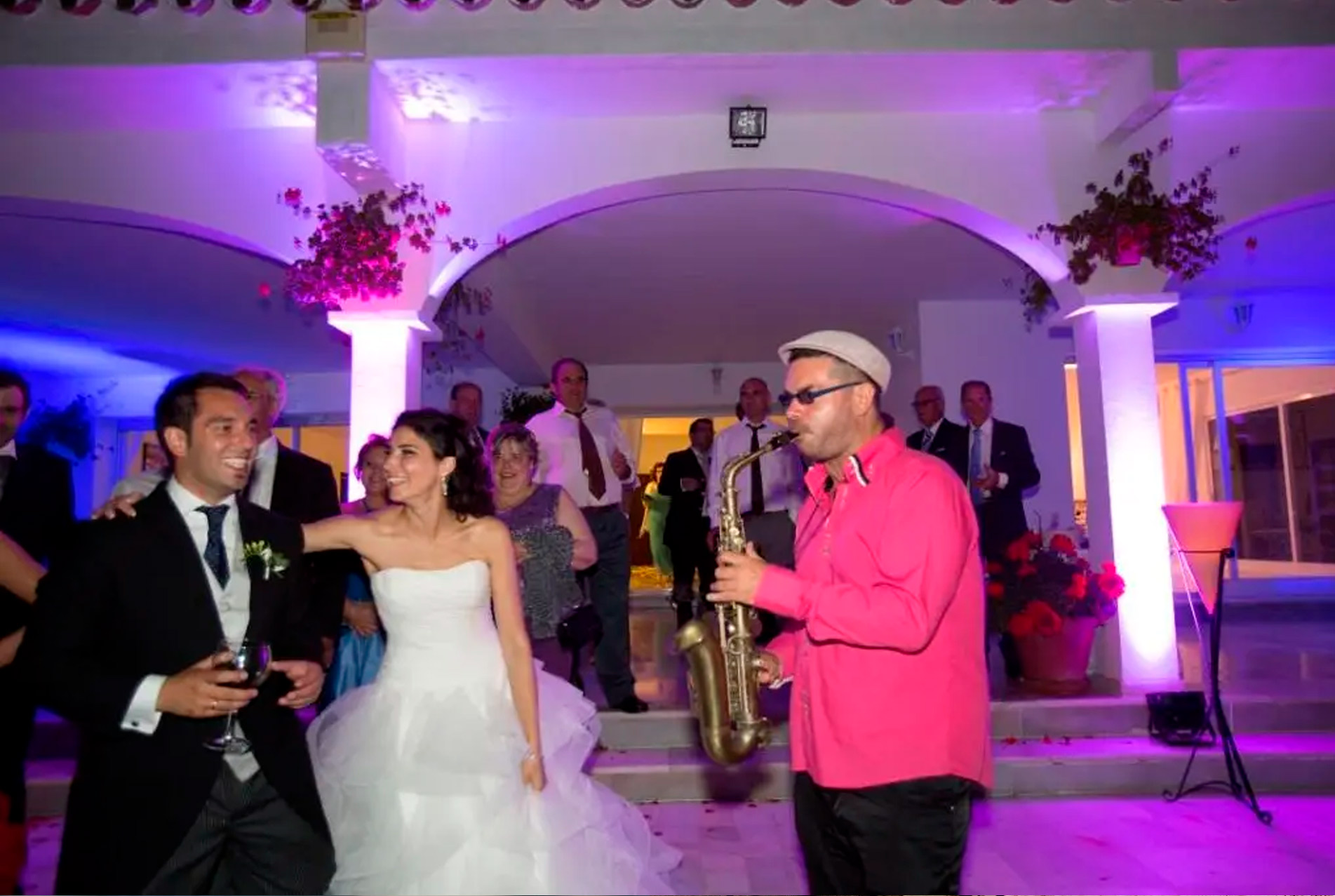 Contrata a un saxofonista en tu boda en marbella o málaga